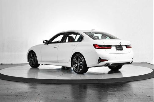 Alpine White 2022 BMW 330 330i