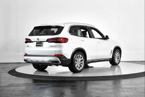 Mineral White Metallic 2023 BMW X5 xDrive40i