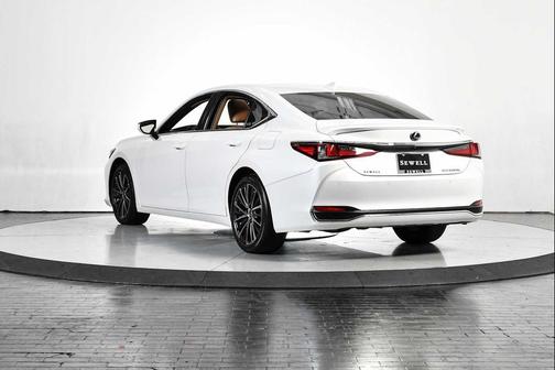 2023 Lexus ES 300h Base