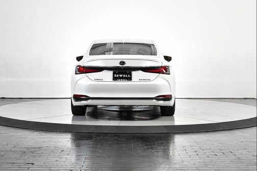 2023 Lexus ES 300h Base