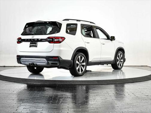 2023 Honda Pilot Touring 8-Passenger