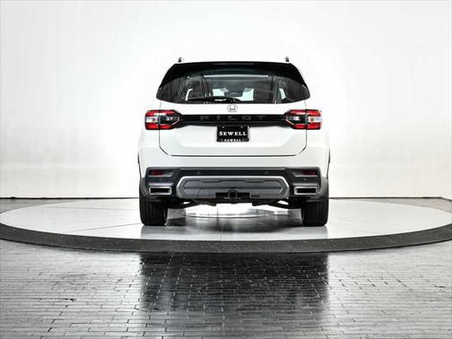 2023 Honda Pilot Touring 8-Passenger