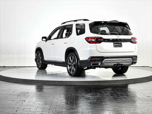2023 Honda Pilot Touring 8-Passenger