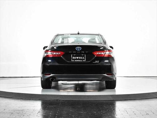 2019 Toyota Camry Hybrid XLE