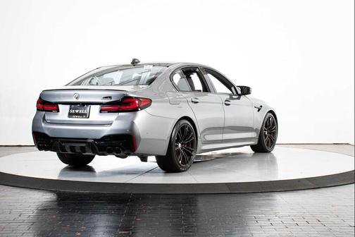 Skyscraper Grey Metallic 2023 BMW M5 Base