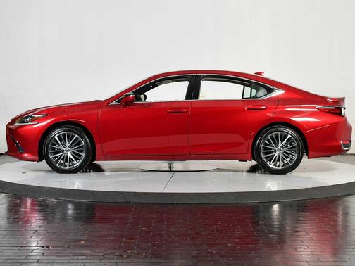 2025 Lexus ES 300h Base