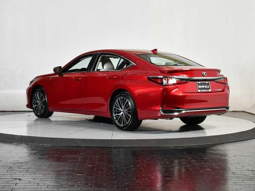 2025 Lexus ES 300h Base