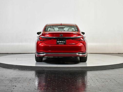 2025 Lexus ES 300h Base