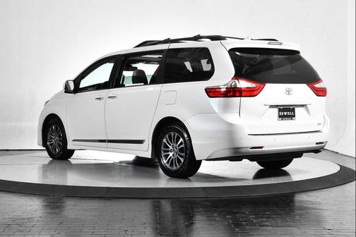2019 Toyota Sienna XLE Premium
