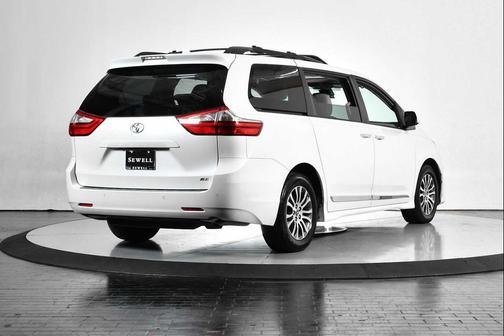 2019 Toyota Sienna XLE Premium