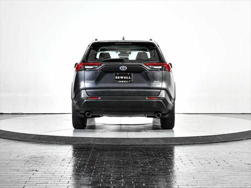 2020 Toyota RAV4 Hybrid XLE