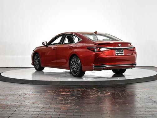 2025 Lexus ES 300h Base