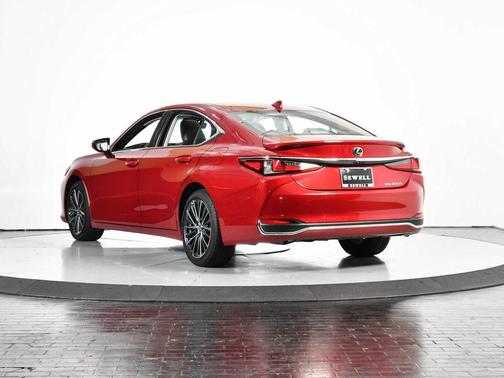 2025 Lexus ES 300h Base