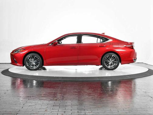 2025 Lexus ES 300h Base