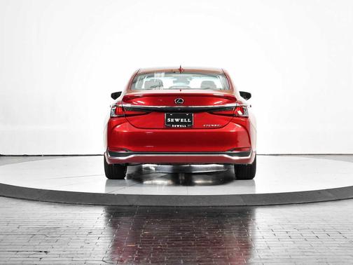 2025 Lexus ES 300h Base