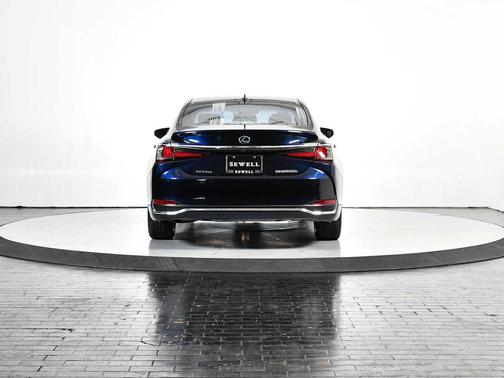 2021 Lexus ES 300h Base