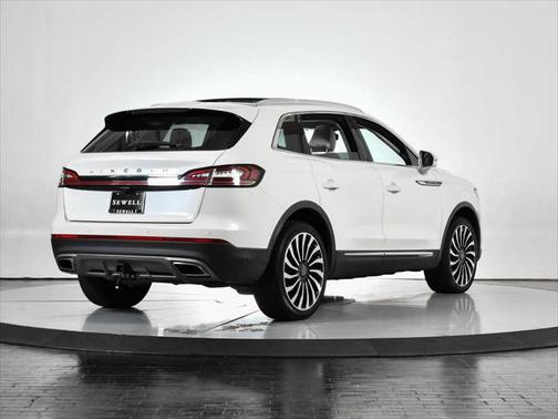 2022 Lincoln Nautilus Black Label