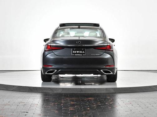 2022 Lexus ES 350 Base
