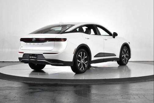 Oxygen White 2023 Toyota Crown XLE
