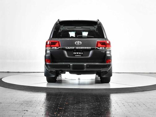 2018 Toyota Land Cruiser Base