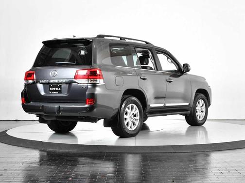 2018 Toyota Land Cruiser Base