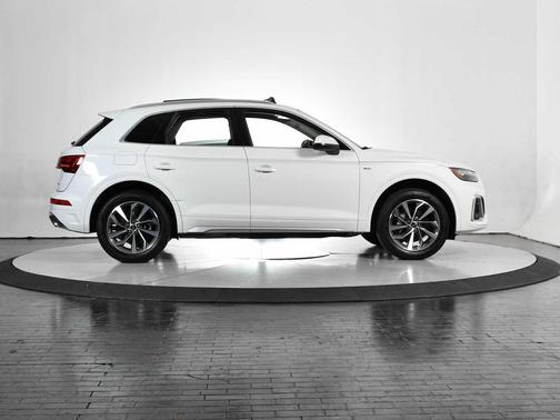 2023 Audi Q5 45 S line Premium Plus