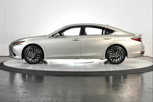 2024 Lexus ES 300h Ultra Luxury