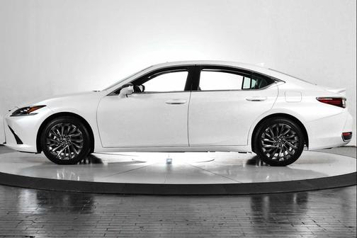 2025 Lexus ES 300h Luxury