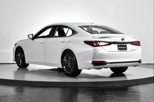 2025 Lexus ES 300h Luxury