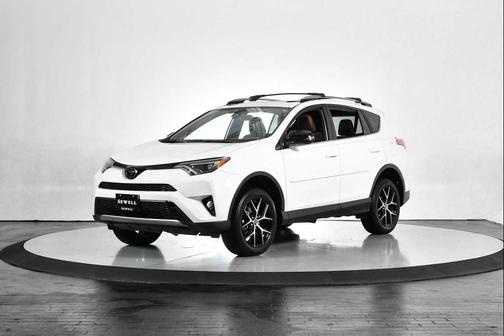 Super White 2018 Toyota RAV4 SE
