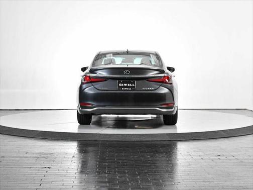 2023 Lexus ES 300h Base