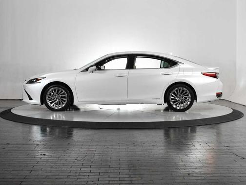 2019 Lexus ES 300h Luxury