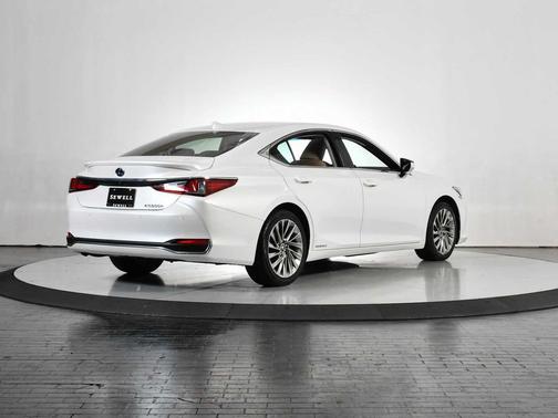 2019 Lexus ES 300h Luxury