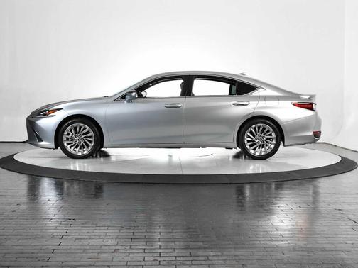 2023 Lexus ES 300h Ultra Luxury