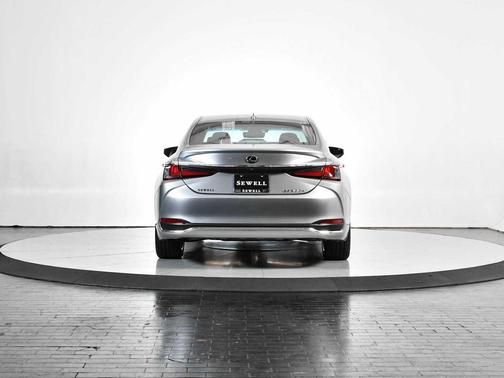 2023 Lexus ES 300h Ultra Luxury