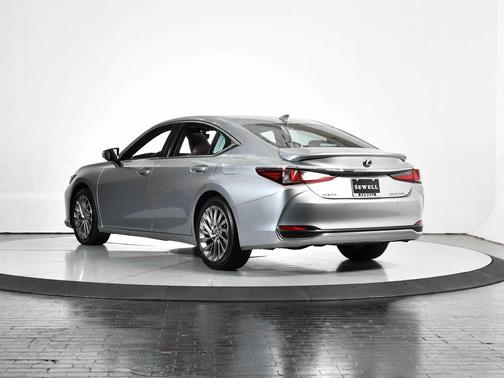 2023 Lexus ES 300h Ultra Luxury