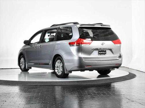 2013 Toyota Sienna XLE
