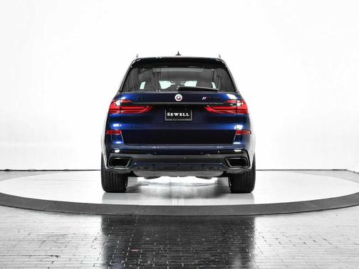 2022 BMW X7 M50i
