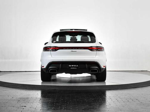 2022 Porsche Macan AWD
