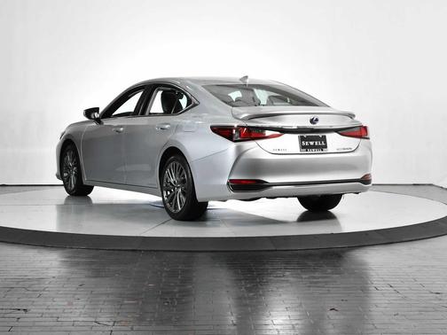 Silver Lining Metallic 2020 Lexus ES 300h Base