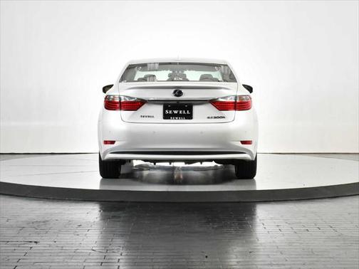 2014 Lexus ES 300h Base