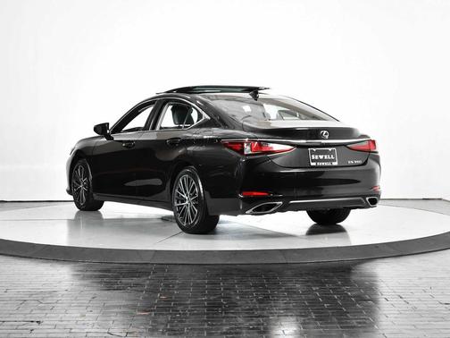 2022 Lexus ES 350 Base