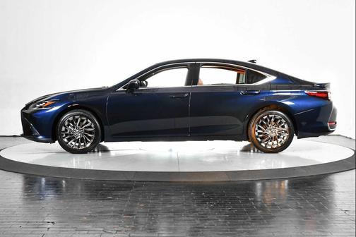 2025 Lexus ES 300h Ultra Luxury