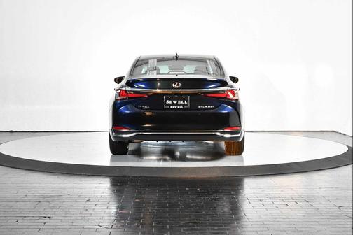 2025 Lexus ES 300h Ultra Luxury