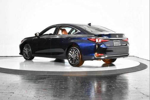 2025 Lexus ES 300h Ultra Luxury