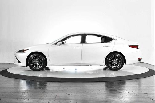 Eminent White Pearl 2025 Lexus ES 300h Base