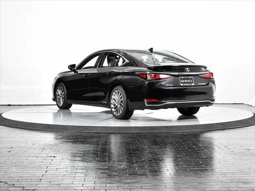 2022 Lexus ES 300h Ultra Luxury