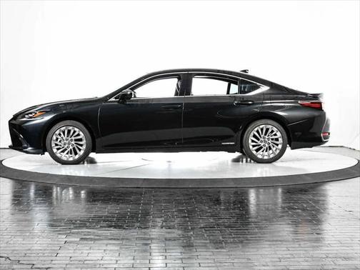 2022 Lexus ES 300h Ultra Luxury