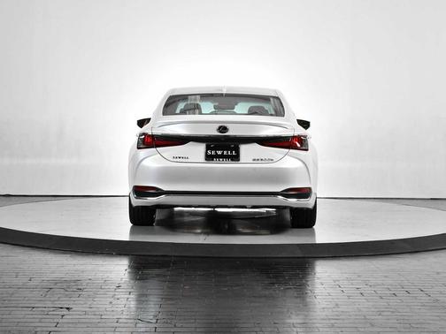 2023 Lexus ES 300h Base