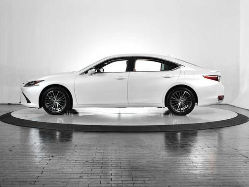 2023 Lexus ES 300h Base